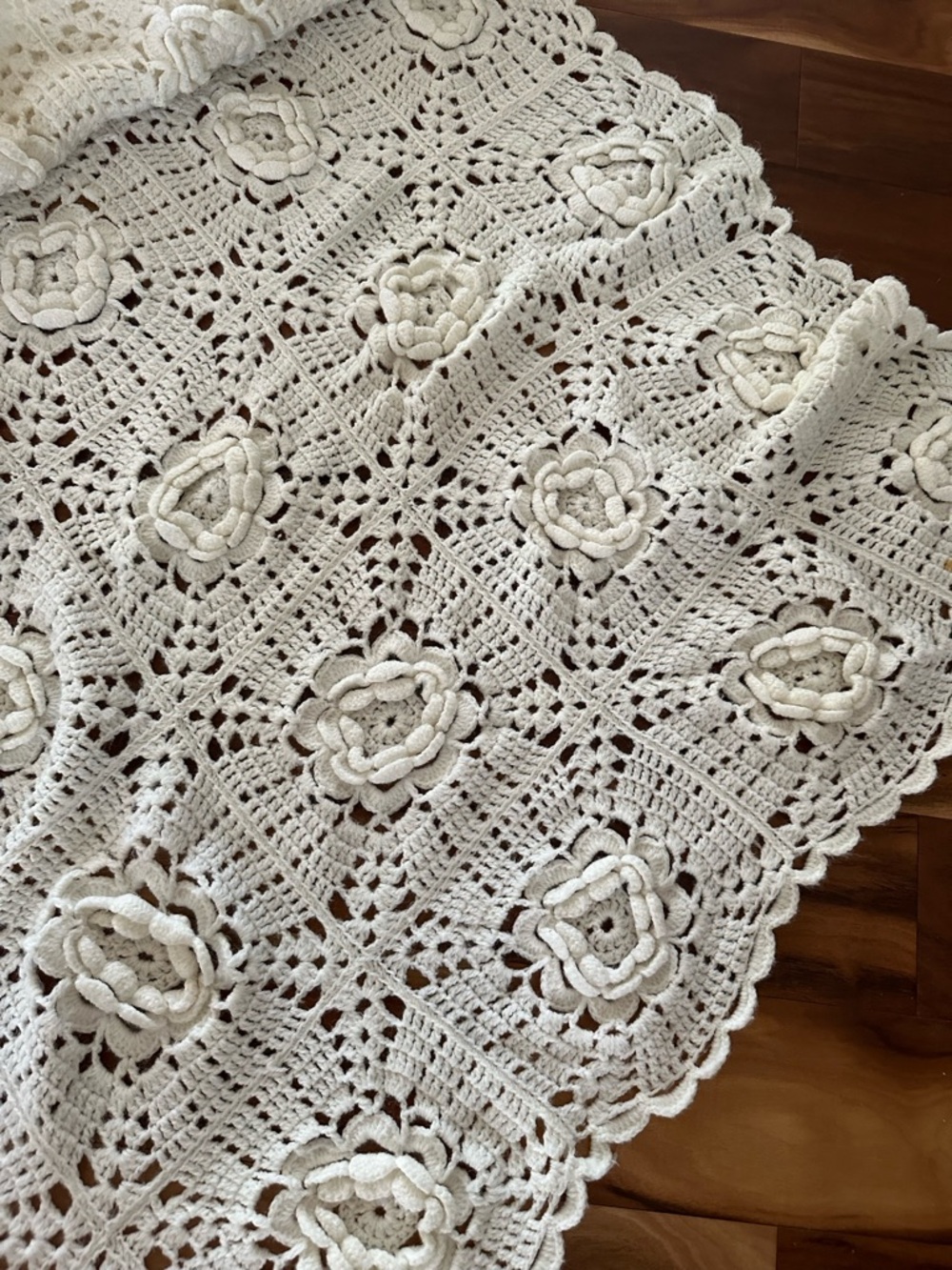 Vintage twin crochet rose flower blanket - Picture 7 of 9